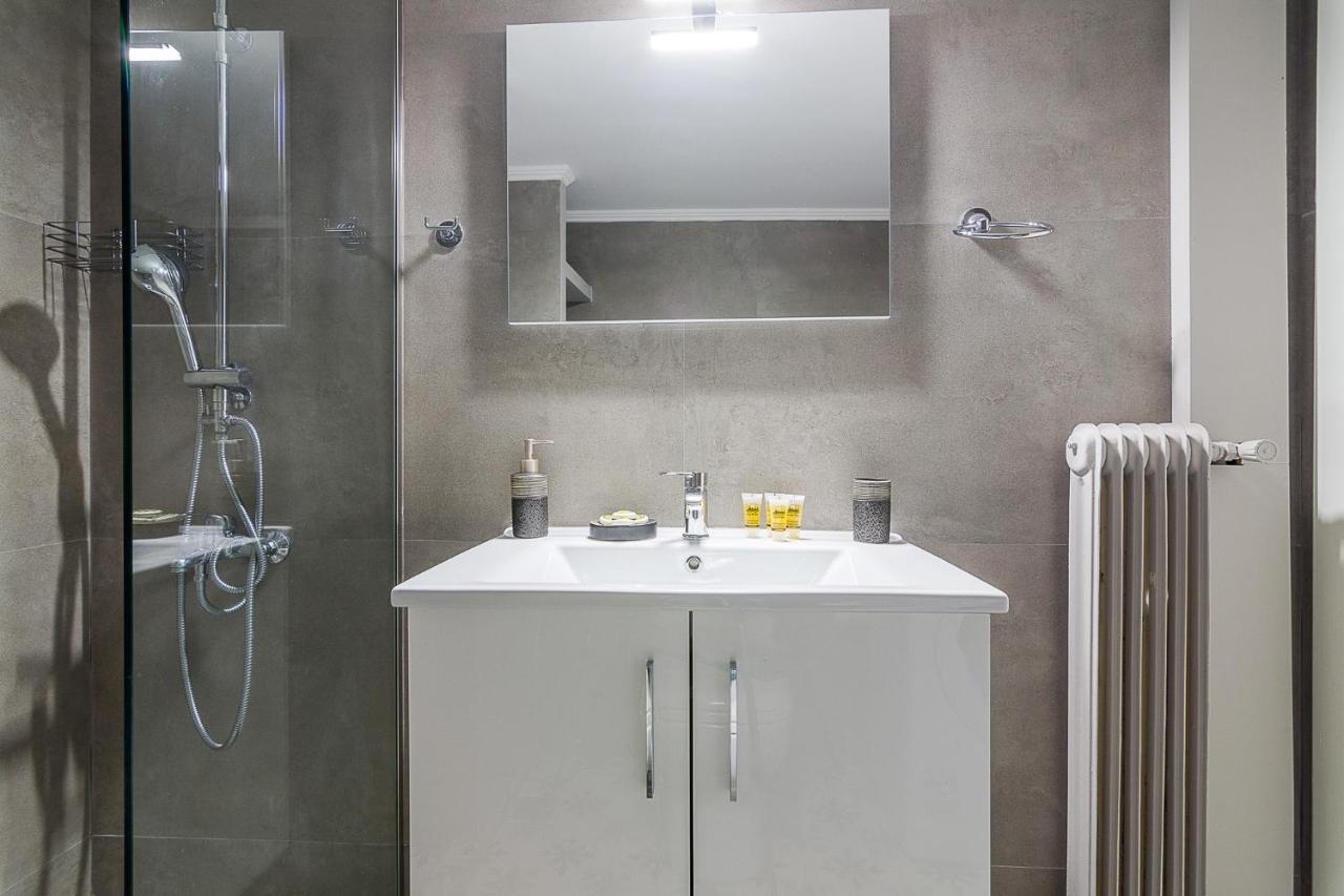A Modern 2-Bedroom Apartment Near Areios Pagos Athene Buitenkant foto